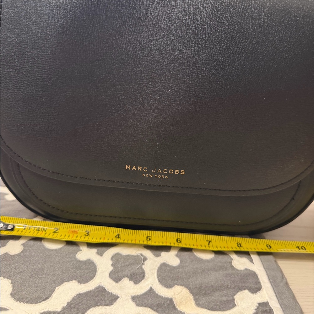 Marc Jacobs Black Leather Adjustable Crossbody 10”x8”x2” with inside pocket